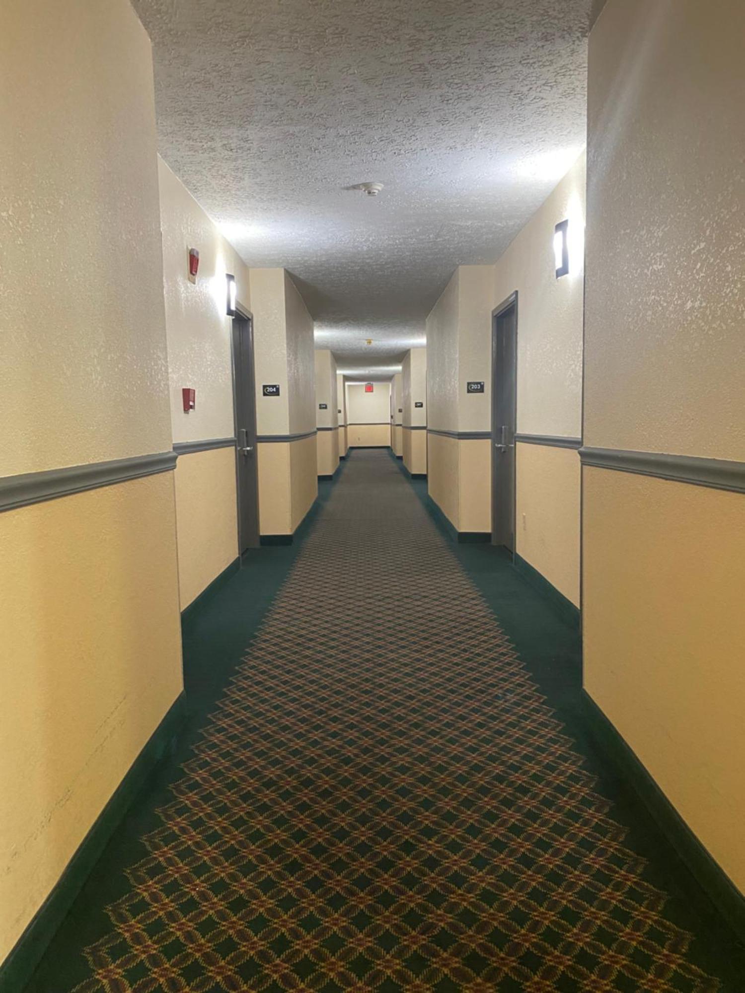 Super 8 By Wyndham Hillsville Exterior photo