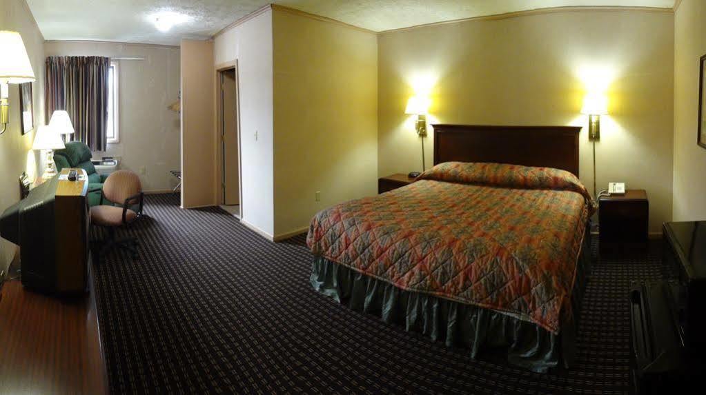 Super 8 By Wyndham Hillsville Exterior photo